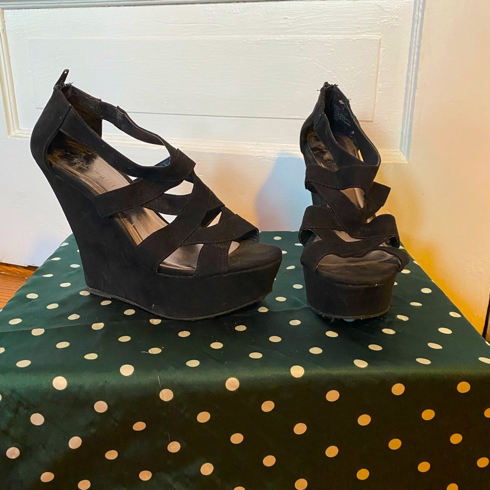 Madden Girl Size 8.5 Black Suede Wedge Sandal Good Condition